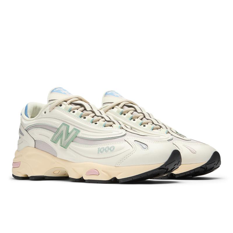 SNEAKERS - WHITE
