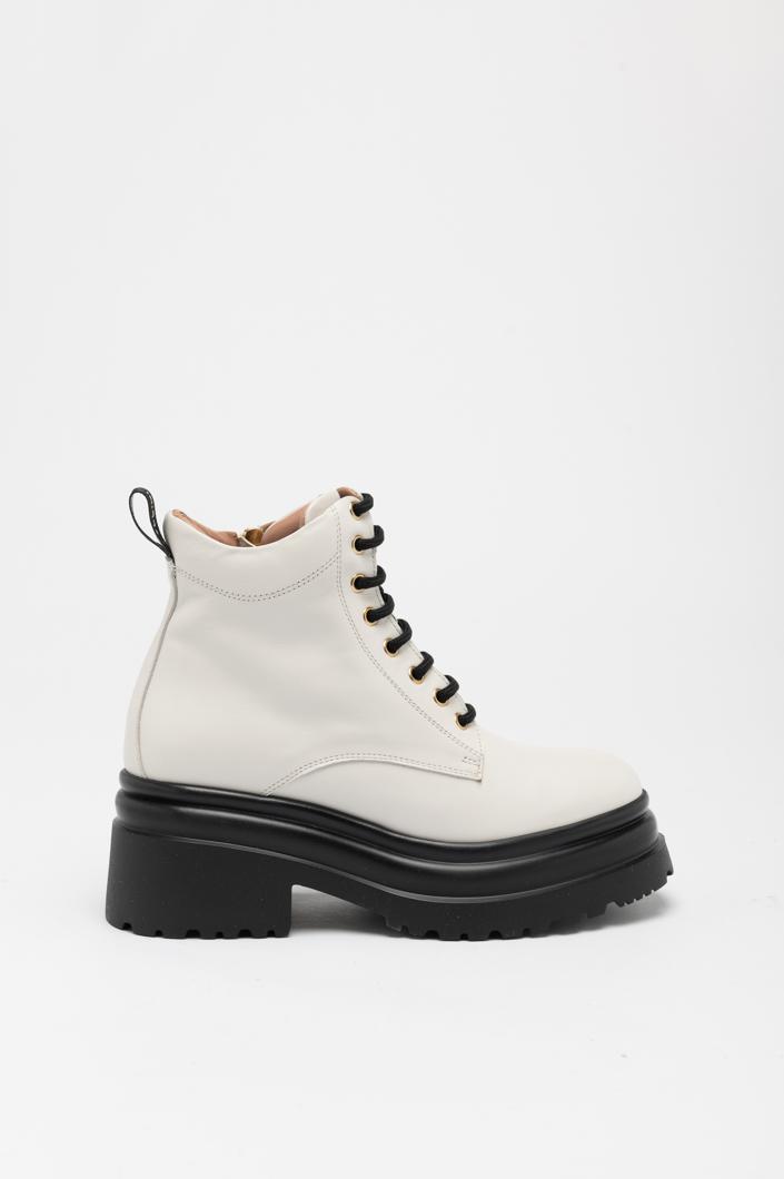 BOOTS - PLASTER